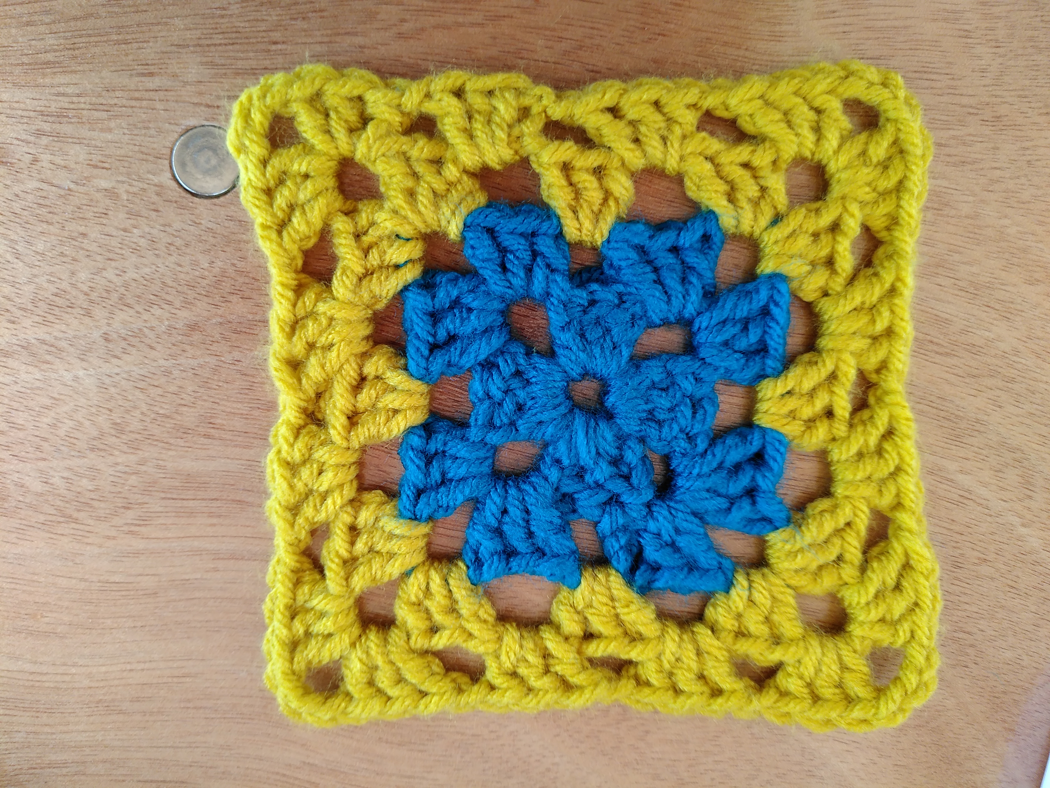 Yellow square with blue centre
