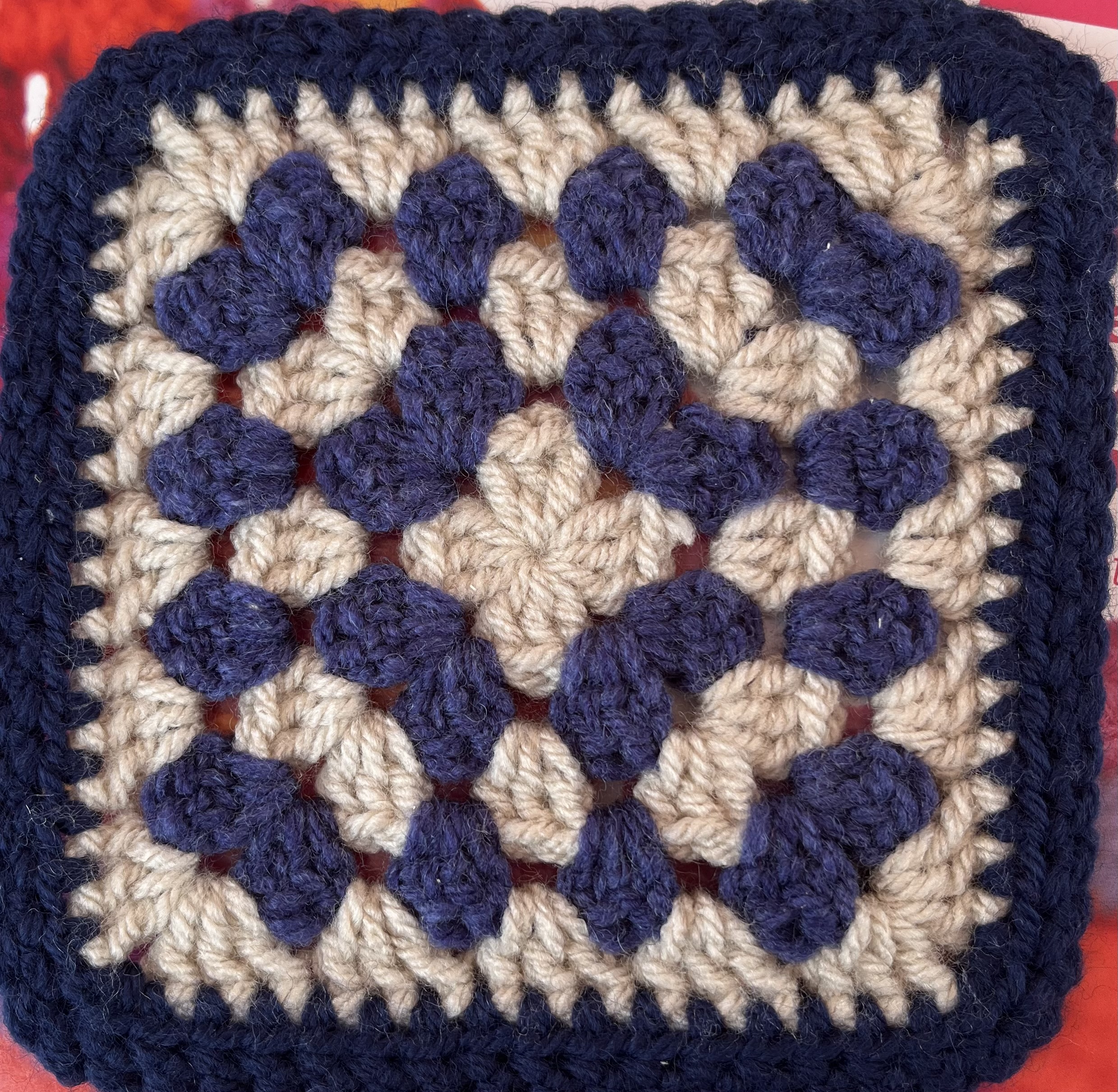 Sandy and navy blue alternating rounds