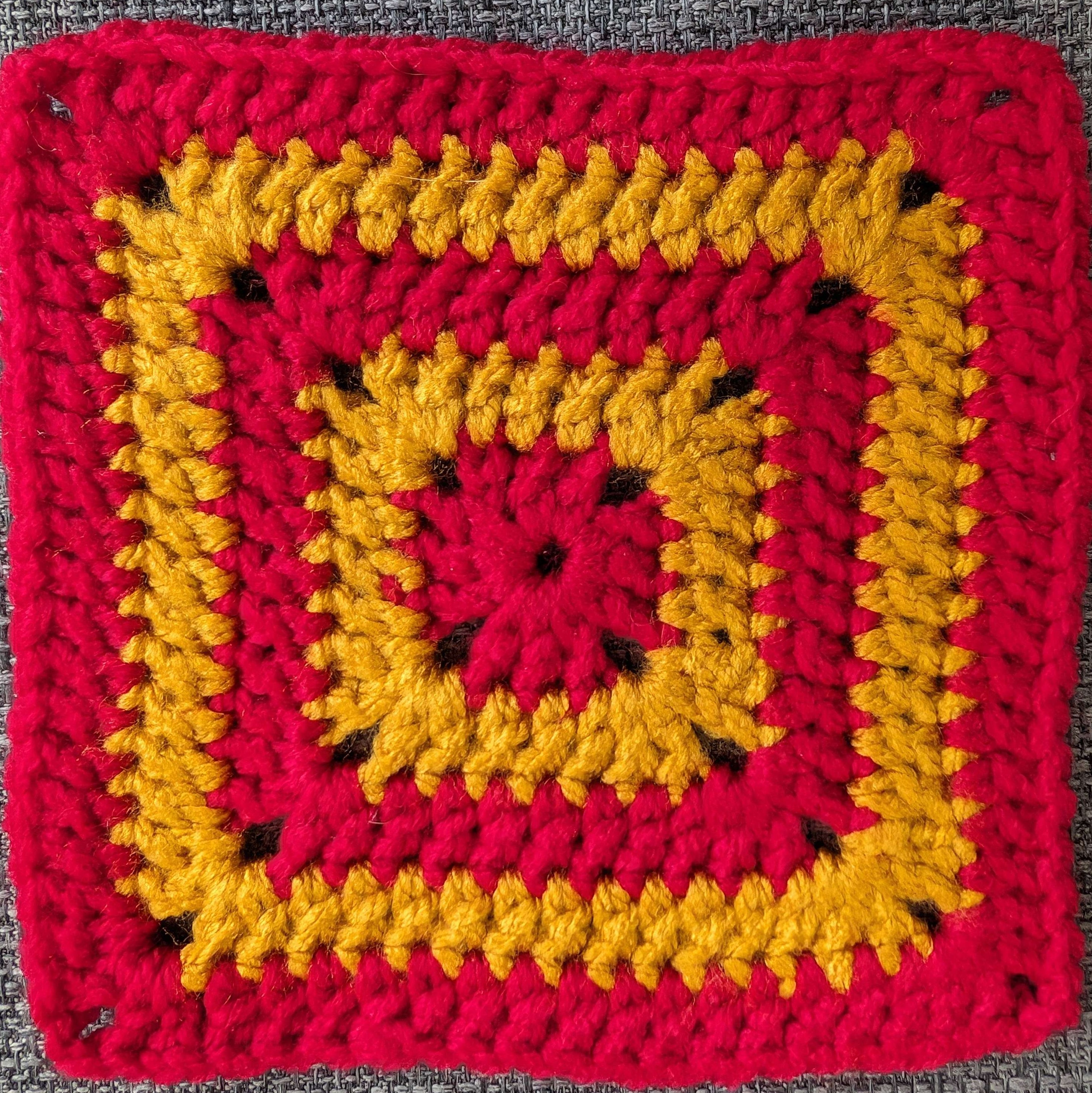 Alternating red and yellow rounds