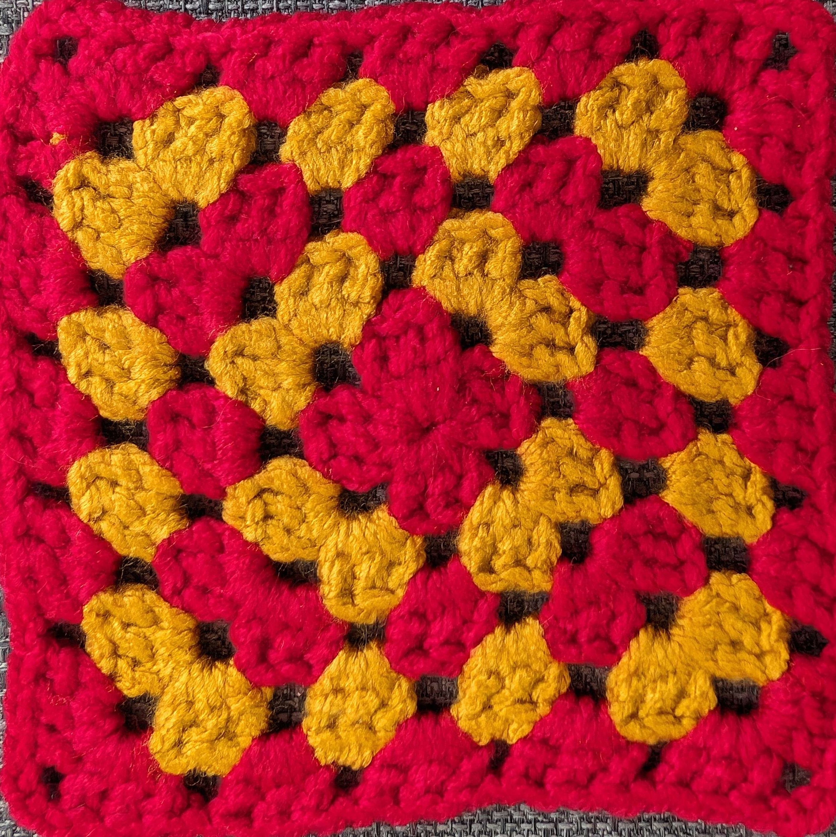 Alternating red and yellow rounds
